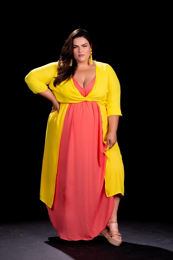 La modelo brasileña de talla Extra Grande (XL) Mayara Russi, madre de dos hijos, y que está iniciando su carrera internacional en la moda 'plus size'.