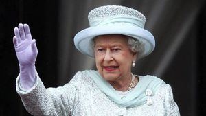 Isabel II retira los honores militares al pr&#237;ncipe Andr&#233;s por la acusaci&#243;n de abuso sexual 