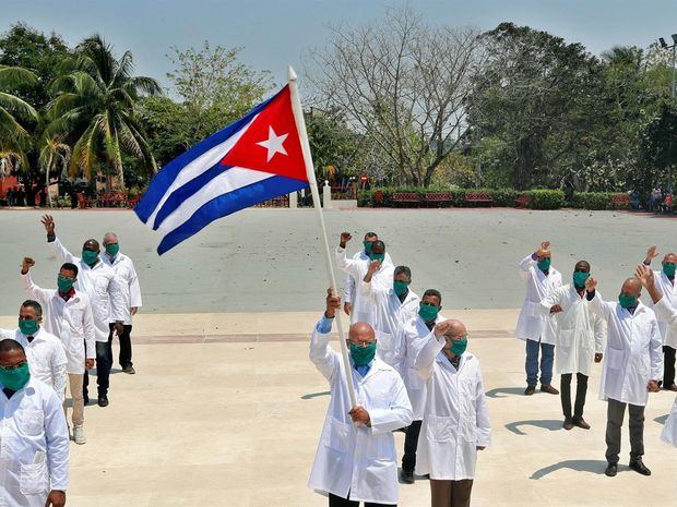 Fotografía de archivo de médicos y enfermeros, miembros del Contingente de Médicos Especializados en Situaciones de Desastre y Graves Epidemias “Henry Reeve”, en La Habana, Cuba.
