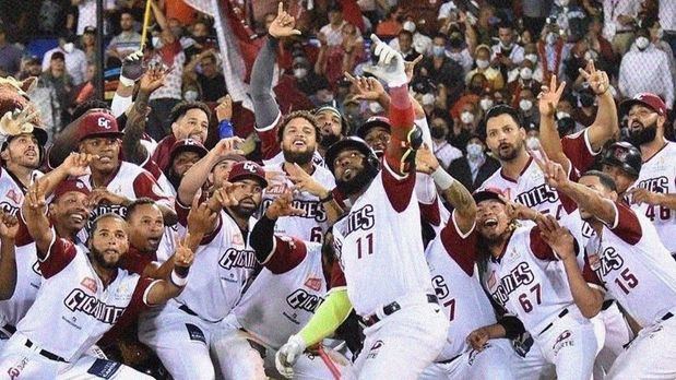 Marcell Ozuna se viste de héroe y Gigantes superan a Estrellas.