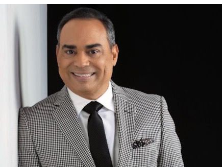 Gilberto Santa Rosa pospone su concierto en el paí­s por aumento de covid-19.