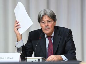 Ulrich Wastl, uno de los abogados de la firma a la que se encargó el informe sobre los presuntos abusos en la diócesis de Munich, en la presentación del docuento ante la prensa, este jueves en Munich, Alemania.