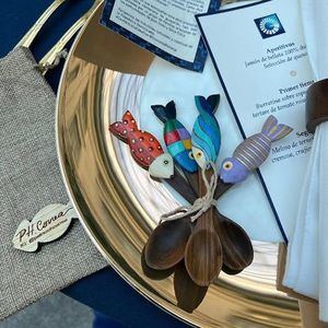 Las cucharitas artesanales que fueron entregadas como souvenir por el Banco Popular en su cena de gala.