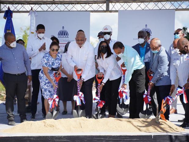 Se inician los trabajos de construcción de las estancias infantiles Cristo Rey I y II.