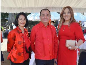 Clara Joa, Miguel Feng y Carmen Minaya.