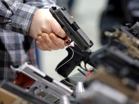 Prorrogan por seis meses el plazo para renovar licencia de armas de fuego