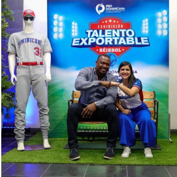 Hanley Ramírez, Beisbolista junto a Biviana Riveiro Disla Directora Ejecutiva de ProDominicana.