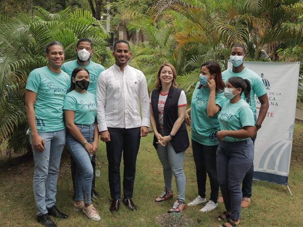 Rafael Feliz, Ministro de la Juventud y Gloria Reyes, directora general de “Supérate” que  encabezaron la Semana de la Juventud 2022.