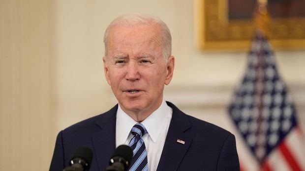 Biden considera "prematuro" relajar el uso de mascarillas en interiores