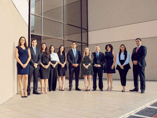 El equipo de banca que lidera la Vicepresidencia de Área Internacional, Institucional y de Inversiones en el Banco Popular Dominicano.