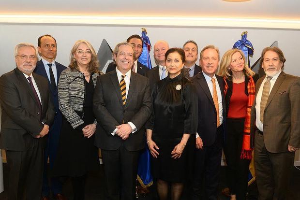 Miembros de la Embajada de la República Dominicana en Suecia.