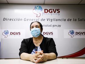 Sandra Irala, directora general de Vigilancia de la Salud, habla durante una entrevista con Efe el 12 de febrero de 2022, en Asunción, Paraguay.