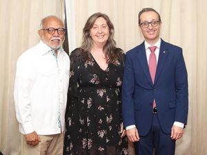 Andrés Lora, Beatriz Bienzobas y Esteban Martínez-Murgh.