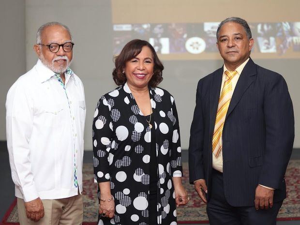 Andrés Lora, la periodista Zoila Puello y Aurelio Henríquez.