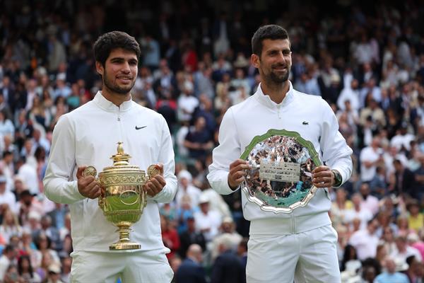 Alcaraz y  Djokovic.