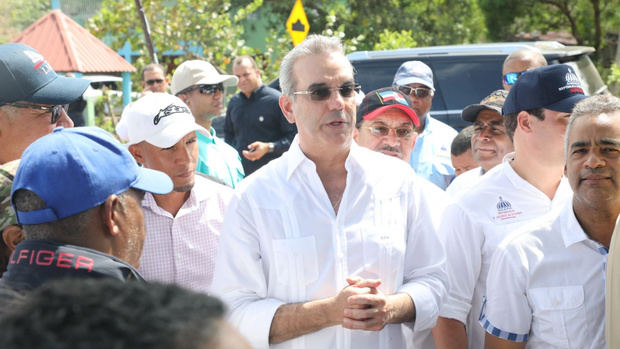 Presidente Abinader dice ayudas serán para quienes las necesiten, sin importar banderías políticas.