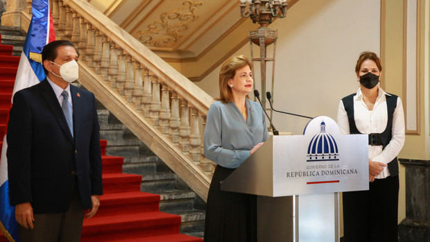 Vicepresidenta y ministro de Salud Pública y Asistencia Social anuncian ampliación de VacúnateRD