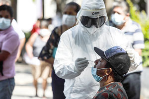 El descenso en casos semanales genera optimismo frente a la pandemia en América