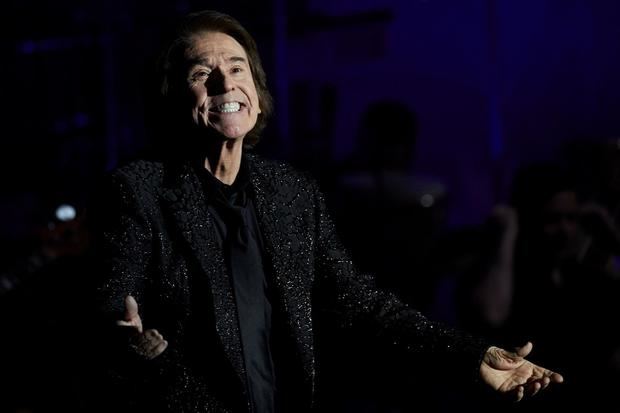 El cantante Raphael actúa este domingo en el Festival Jardines Pedralbes en Barcelona, en el que será su primer recital desde el polémico concierto de Navidad en el Wizink Center de Madrid y el inicio de la gira de este año, en la que celebra su 60 aniversario sobre el escenario y presenta las canciones del disco 'Raphael 6.0'.