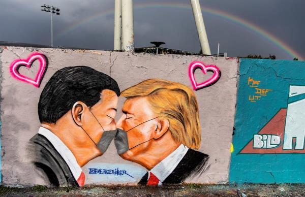 Grafitis de temática coronavírica en Berlín del dominicano Eme Freethinker