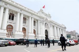 Congreso impide elección de la primera presidenta de Perú en plena de crisis