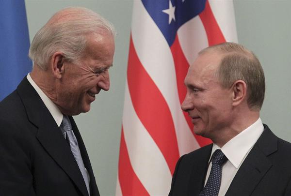 Biden y Putin en foto de Archivo.