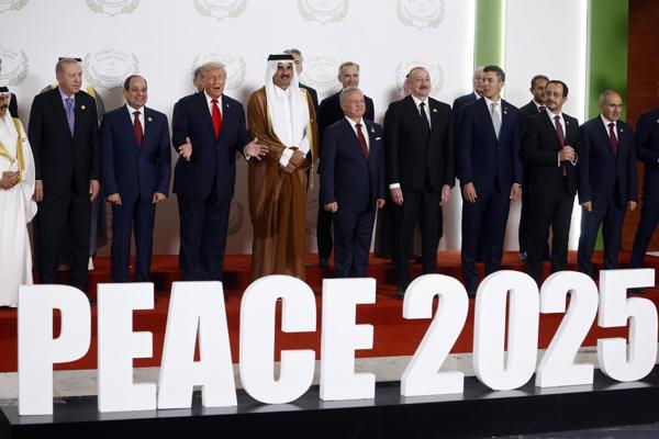 Líderes internacionales se reúnen en Egipto para sellar un nuevo pacto de paz en Oriente Medio