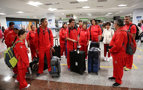 Delegación de México a su arribo al aeropuerto