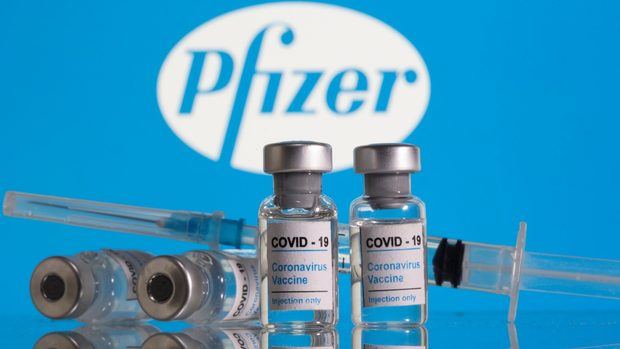 Pfizer prevé el regreso a la “vida normal” en “un año” gracias a las vacunas.