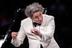 Dudamel seduce a París en un primer concierto con aires hispanos