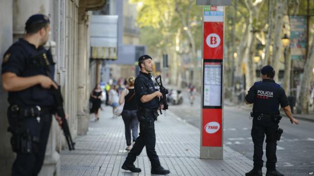 Abaten cinco sospechosos ligados a ataque de Barcelona