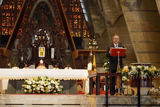 Desde la Basílica de Nuestra Señora de La Altagracia, en Higüey, el señor Manuel A. Grullón, presidente del Banco Popular Dominicano y del Grupo Popular, agradeció a Dios, los 55 años de vida institucional del Banco Popular Dominicano. 