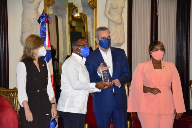 Presidente Luis Abinader encabeza XXV entrega del Premio Nacional de la Juventud