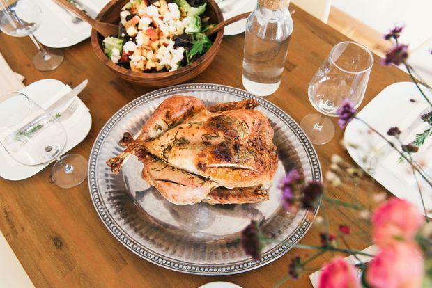 Muchos cocinan pavos adoptando la versión norte americana, pero también se han ido añadiendo platos criollos con el sazón y la diversidad que tanto nos caracteriza.