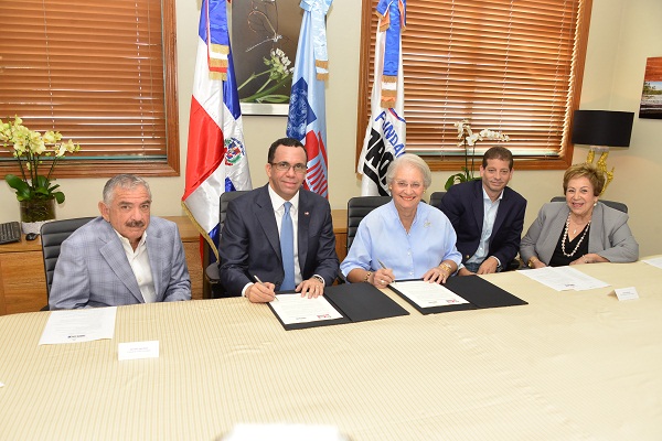 Arturo Santana, Andrés Navarro, Rosa Margarita Bonetti de Santana, Jaime Santana y Jaqueline Malagón