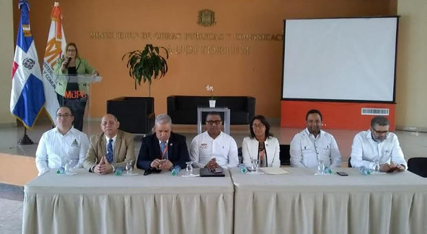 Primer Simposio de Evaluación y Levantamiento Estructural, organizado por el Ministerio de Obras Públicas y Comunicaciones (MOPC), en coordinación con la Asociación Dominicana de Productores de Cemento Portland (ADOCEM).