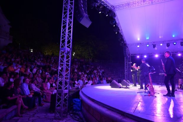 Es la primera vez que la agrupación española se presenta en un escenario público en el país.