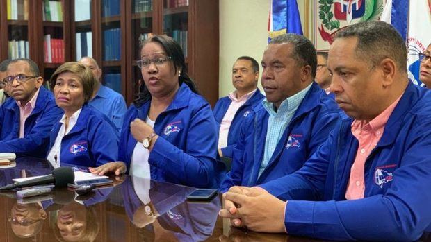 Miembros de la Asociación Dominicana de Profesores, ADP, anunció su salida del diálogo que sostenía con el Ministerio de Educación.