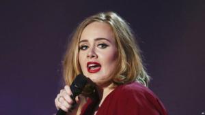 Adele cancela conciertos por un problema con cuerdas vocales 