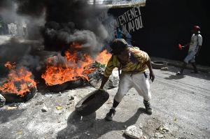 Haití suspende 