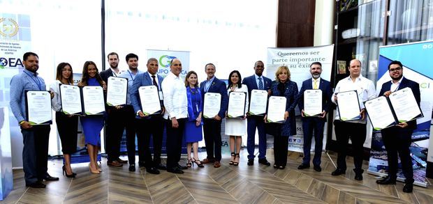 40 Empresas Reciben Certificación OEA