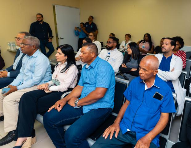 Fundación Popular entrega equipos médicos al hospital de Engombe