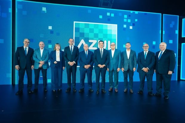 Los señores René Grullón, José Antonio Acebal, Antonia Antón de Hernández,
Eugene A. Rault Grullón, Manuel E. Jiménez F., Marcial Najri, Eduardo Najri, Eduardo Grullón
y Rafael A. del Toro.