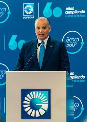 El señor Luis E. Espínola, vicepresidente ejecutivo de Negocios Empresariales y de
Inversión.
