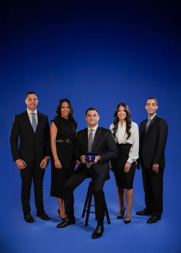 De izquierda a derecha, los señores José Arias, Leslie Calzado, José Manuel Cuervo, Cristina Taveras, Rainier Maldonado y Daniel de Jesús.