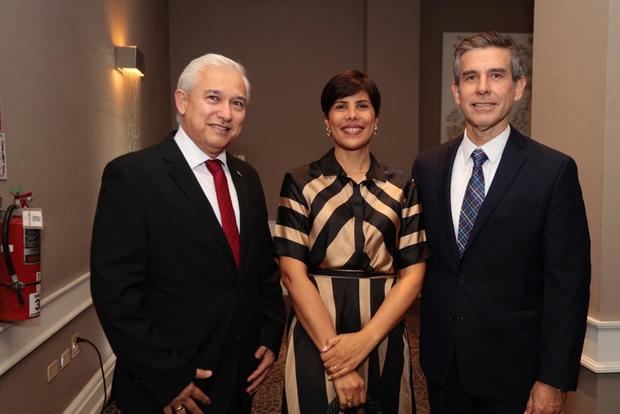 ARAPF 75 aniversario Hernando Rojas Lazo, Yasara Dipp y Manuel Beraun.