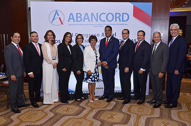 Autoridades financieras que asistieron al VII Congreso Anual de la Asociación de Bancos de Ahorro y Crédito y Corporaciones de Crédito, Abancord.