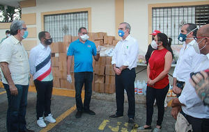 Luis Abinader lleva su ruta solidaria a barrios de la zona norte del Distrito Nacional