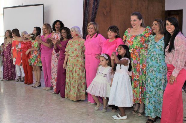 Abuelas y nietas del desfile.