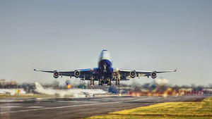 España permite el acceso libre de personas a los aeropuertos desde este viernes